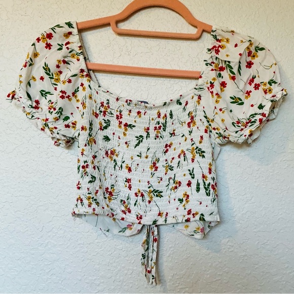 Ambiance Floral Crop Top with cinched Front - Picture 7 of 11